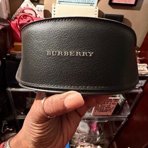 Burberry Black Hard-She’ll Sunglasses Case